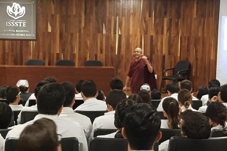 Foto de la conferencia "La Vida desde la Perspectiva Buddhista"