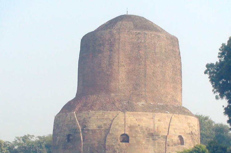 Dhammek stupa en el parque de los venados, Sarnath, donde el Buddha expuso el primer discurso